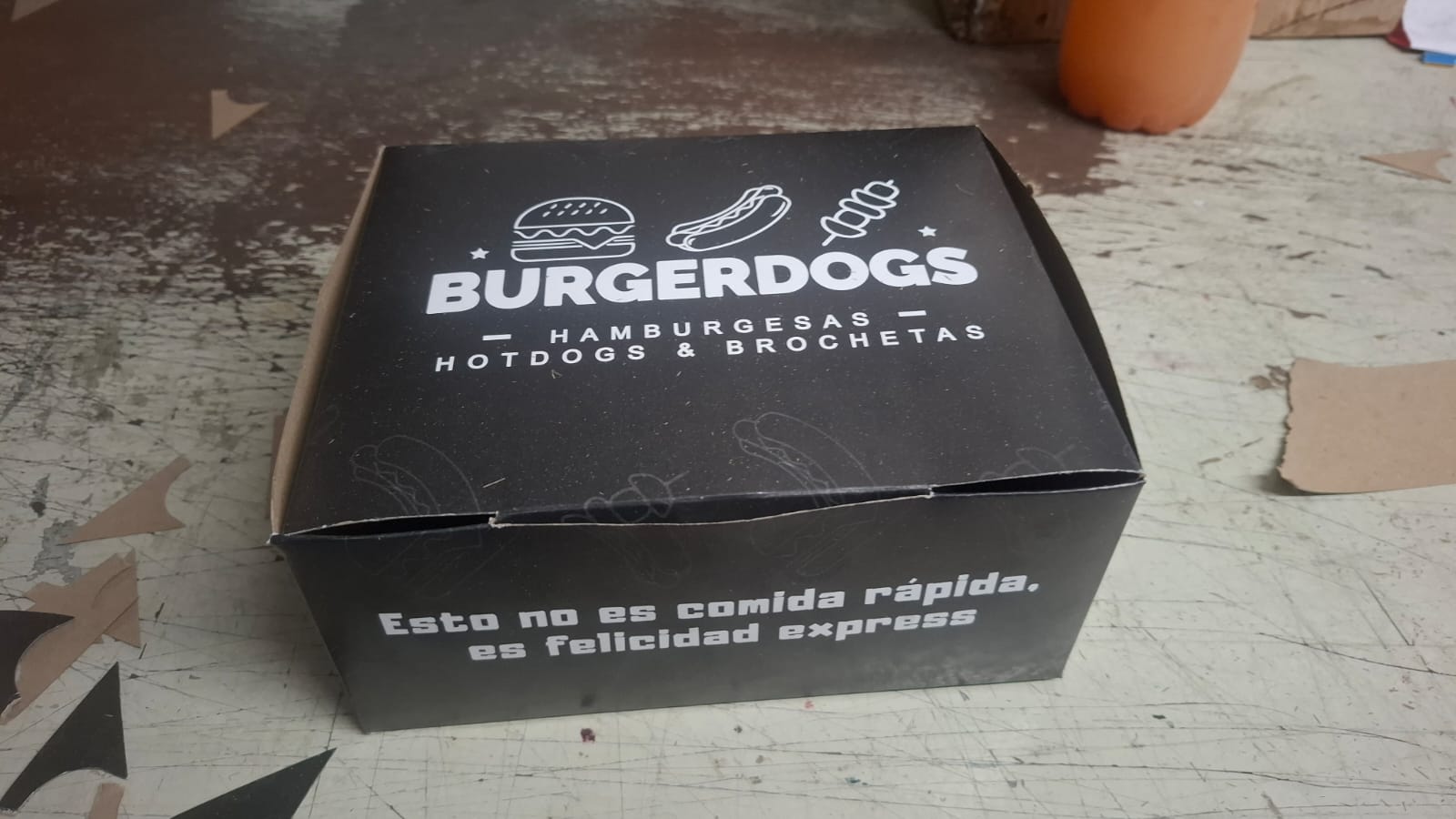 Caja hamburguesera personalizada — Burgerdogs