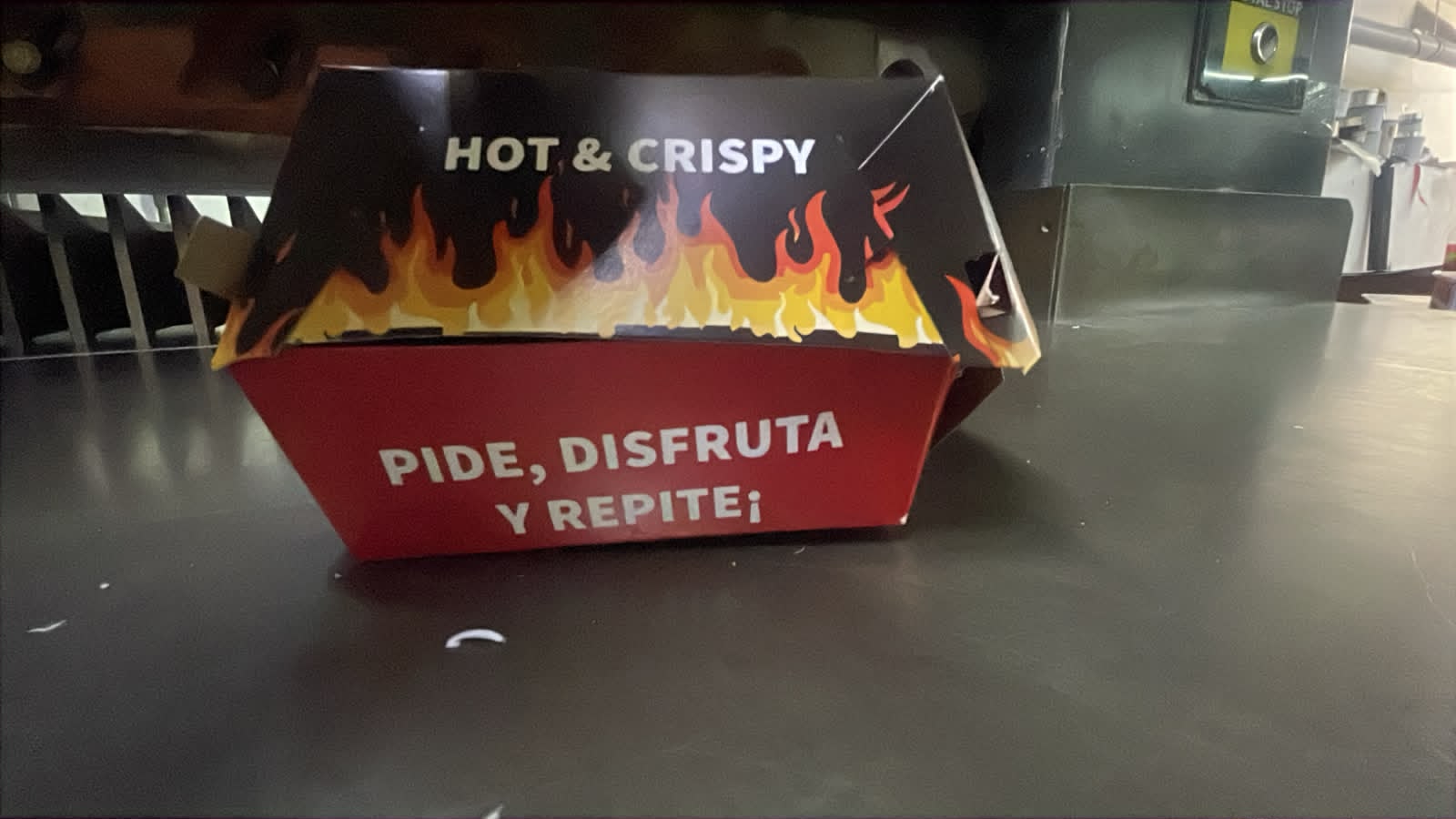 Caja recta chica personalizada — Hot & Crispy